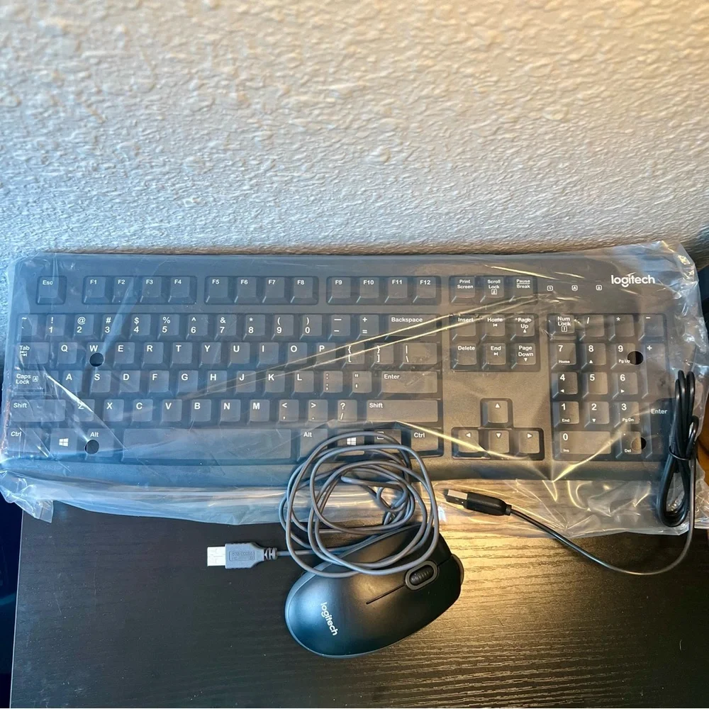 NEW IN BOX Logitech Desktop MK120 Durable‎ Comfortable USB Mouse Keyboard Combo